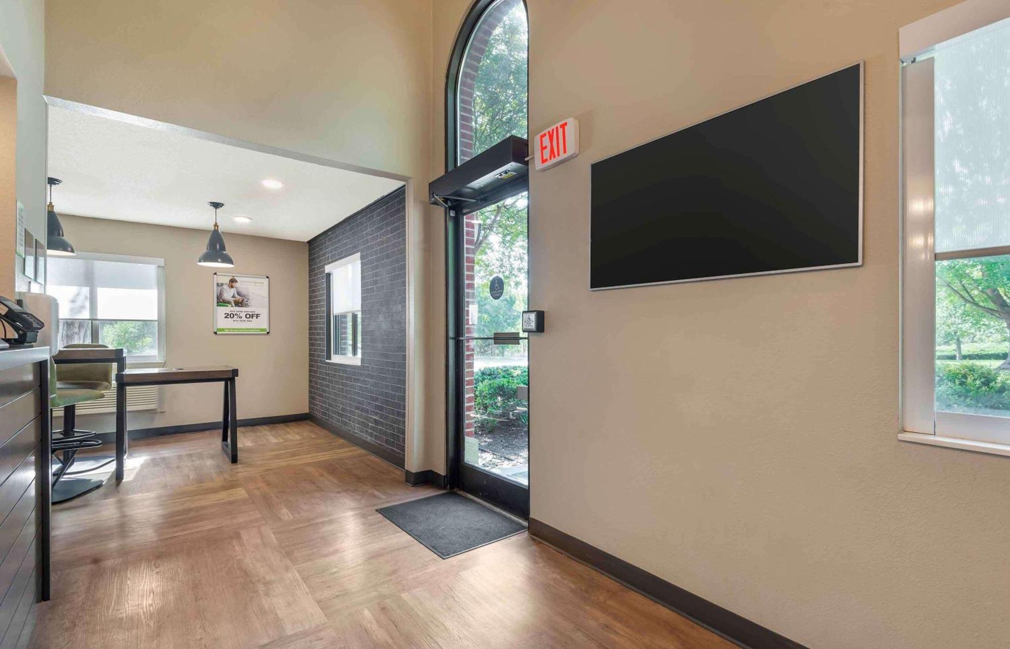 Extended Stay America Select Suites - Charlotte - University Place - E Mccullough Dr מראה חיצוני תמונה