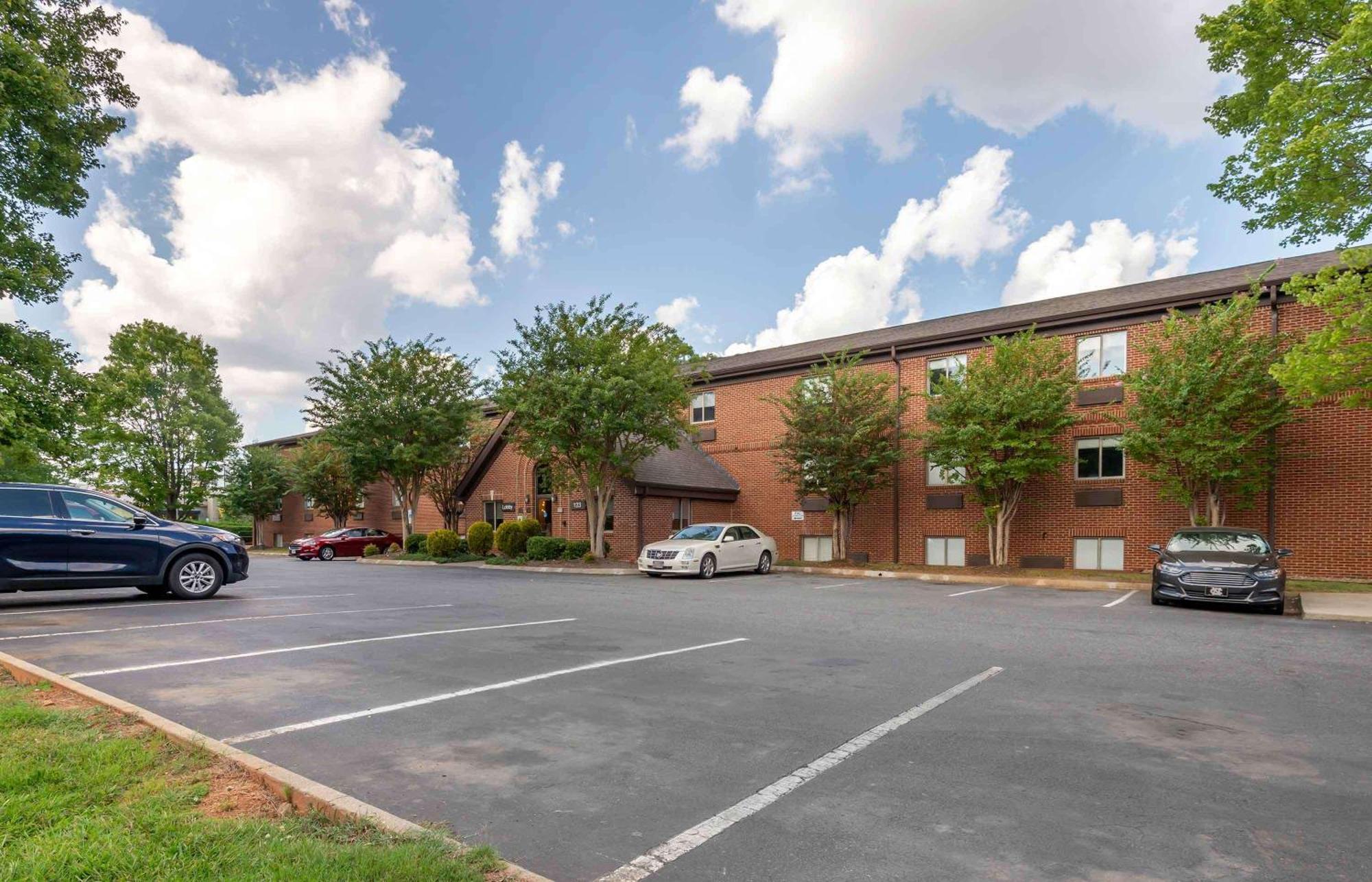Extended Stay America Select Suites - Charlotte - University Place - E Mccullough Dr מראה חיצוני תמונה